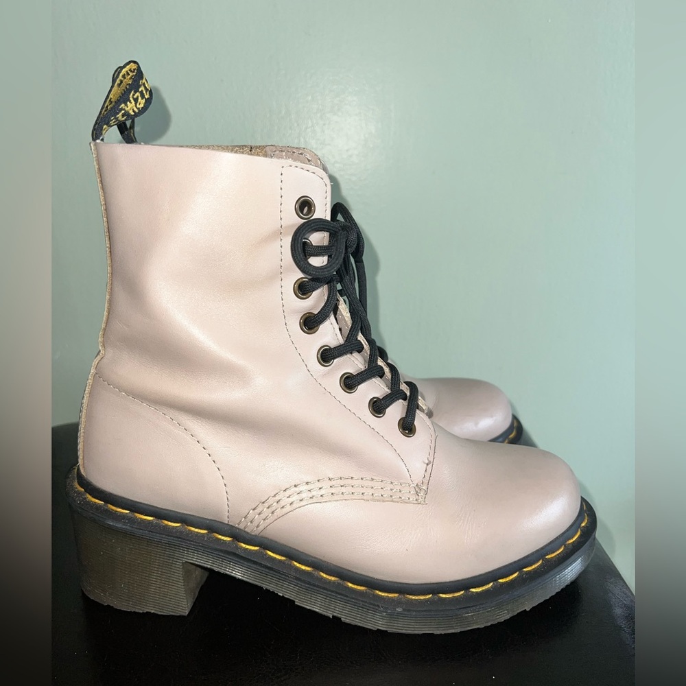 Dr. Martens Women's Tan / Beige Leather Boots sz 7